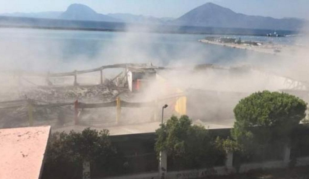 Κατάρρευση στεγάστρου στο παλιό λιμάνι της Πάτρας – Ένας νεκρός (pics-vid)