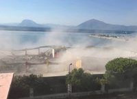 Θρήνος για τον νεκρό πρόσφυγα από την κατάρρευση στο παλιό λιμάνι της Πάτρας (vid)