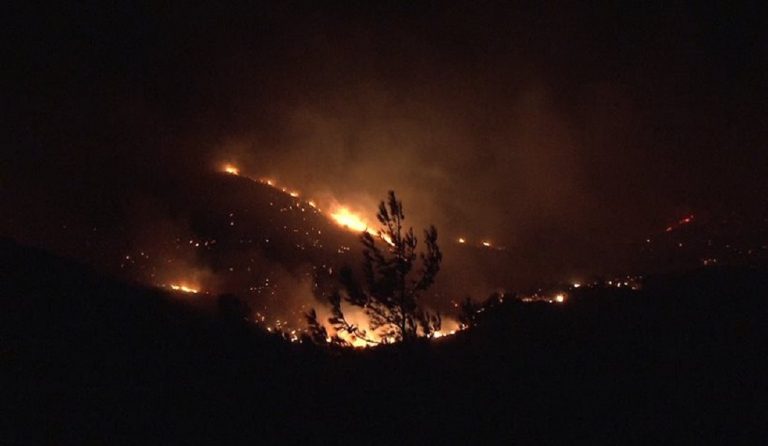 Νύχτα αγωνίας στα Κύθηρα: Εκκενώθηκε χωριό λόγω της πυρκαγιάς