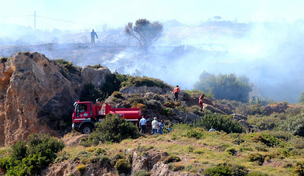 Μάχη με τις φλόγες και τους ανέμους στα Κύθηρα