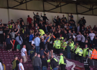 Διεκόπη φιλικό λόγω σοβαρών επεισοδίων! (vids)