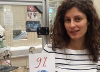 Αντωνία Τζεμανάκη: Η Ελληνίδα μηχανικός που σχεδίασε το ρομποτικό γάντι που αλλάζει τις χειρουργικές επεμβάσεις