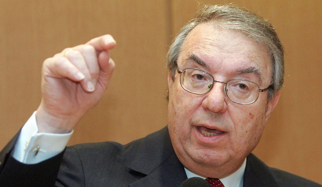 Μπαμπινιώτης για σημαιοφόρους με κλήρωση: Καταστρατηγείται το “Αιέν αριστεύειν”