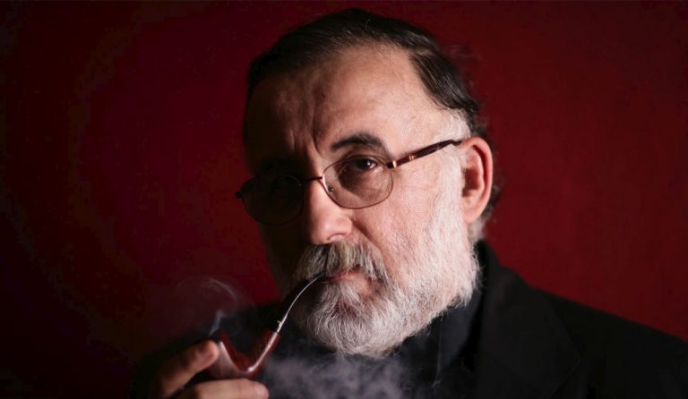 Θάνος Μικρούτσικος: Ανησυχία για την υγεία του – Δίνει μάχη με ένα σοβαρό πρόβλημα