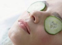 Τροφές που μπορούν να εξαλείψουν τους μαύρους κύκλους κάτω από τα μάτια