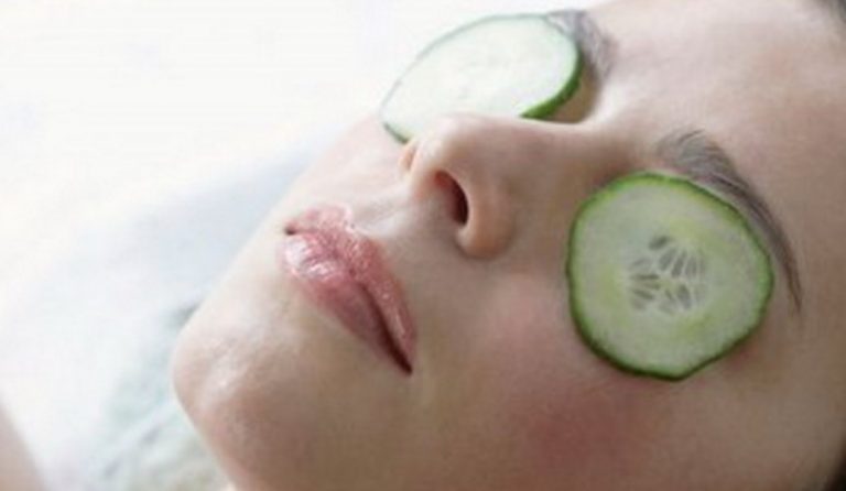 Τροφές που μπορούν να εξαλείψουν τους μαύρους κύκλους κάτω από τα μάτια