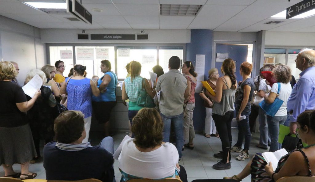 Καλοκαιρινή “καταιγίδα” κατασχέσεων για χρέη στην Εφορία
