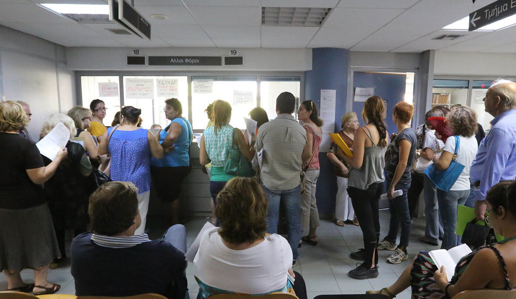 Ελεύθεροι επαγγελματίες: Μέχρι και 85% διαγραφή προστίμων και εξωδικαστικά η ρύθμιση οφειλών προς Εφορία και Ταμεία