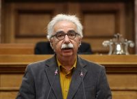 “Ναι” του ΣτΕ για σημαιοφόρους με κλήρωση, αλλά με… καμπανάκια σε Γαβρόγλου