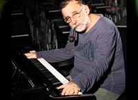 Θάνος Μικρούτσικος: Δυο μεγάλες συναυλίες στον Βύρωνα