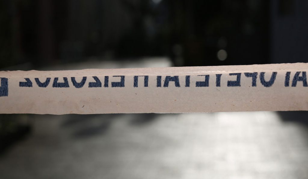 Πυροβολισμοί στους Αγίους Αναργύρους – “Γάζωσαν” άνδρα με καλάσνικοφ