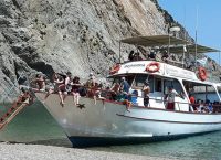 Στάχτη έγινε το μοναδικό περιηγητικό σκάφος της Σαμοθράκης (vid)