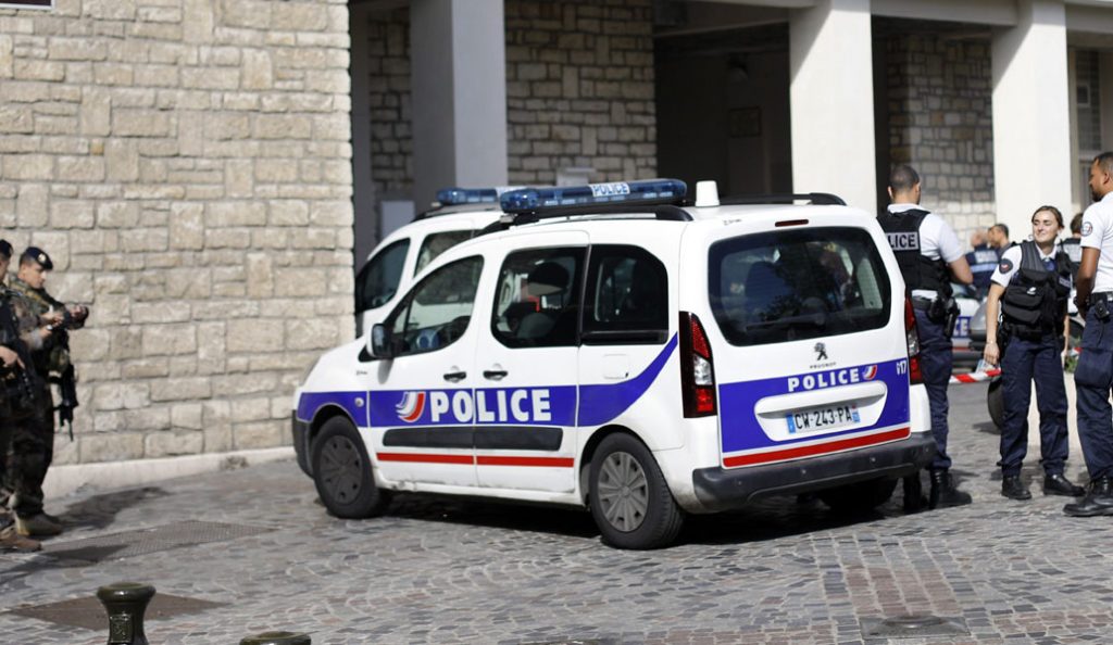 Παρίσι: Η επίθεση κατά στρατιωτικών εξετάζεται ως “τρομοκρατική ενέργεια”