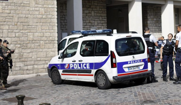 Παρίσι: Η επίθεση κατά στρατιωτικών εξετάζεται ως “τρομοκρατική ενέργεια”