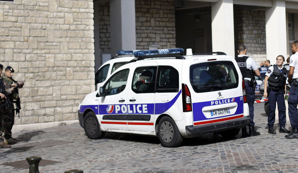 Παρίσι: Η επίθεση κατά στρατιωτικών εξετάζεται ως “τρομοκρατική ενέργεια”