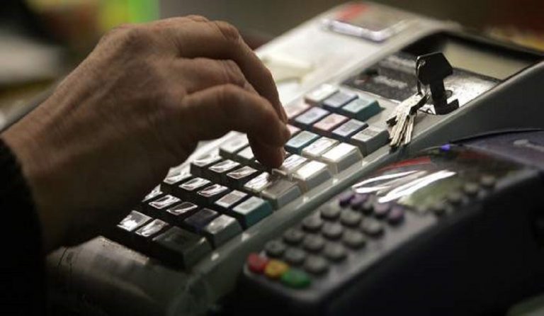 Σαρώνουν τα πάντα οι ελεγκτές της ΑΑΔΕ