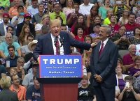 “Με την ευλογία του Θεού να ξεπαστρέψει ο Τραμπ τον Κιμ Γιονγκ Ουν”