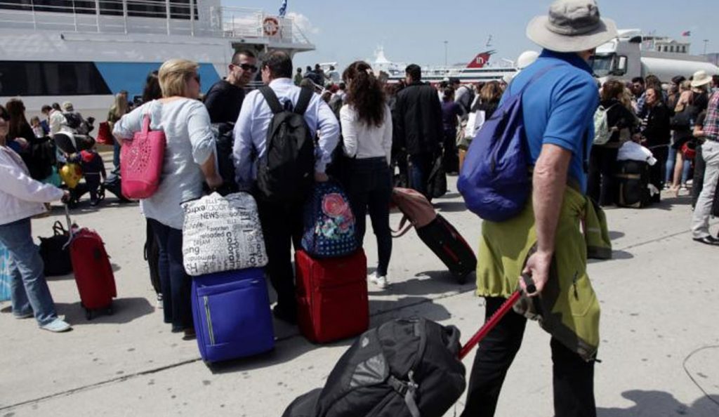 Δεκαπενταύγουστος: Αναχώρησαν 57.774 αδειούχοι