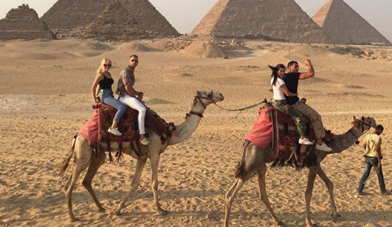 Kourtney Kardashian: Διακοπές στην Αίγυπτο με το νέο της σύντροφο (pics)