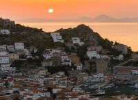 Ύδρα: Οργισμένοι οι ξενοδόχοι ετοιμάζουν μηνύσεις μετά το μπλακ άουτ