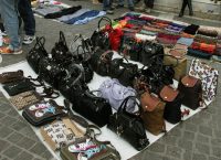 Πειραιάς: Επιχείρηση ”σκούπα” για την αντιμετώπιση του παρεμπορίου