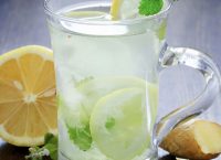 Detox ρόφημα με λεμόνι και τζίντζερ