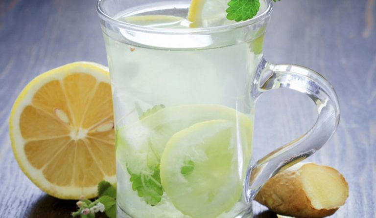 Detox ρόφημα με λεμόνι και τζίντζερ