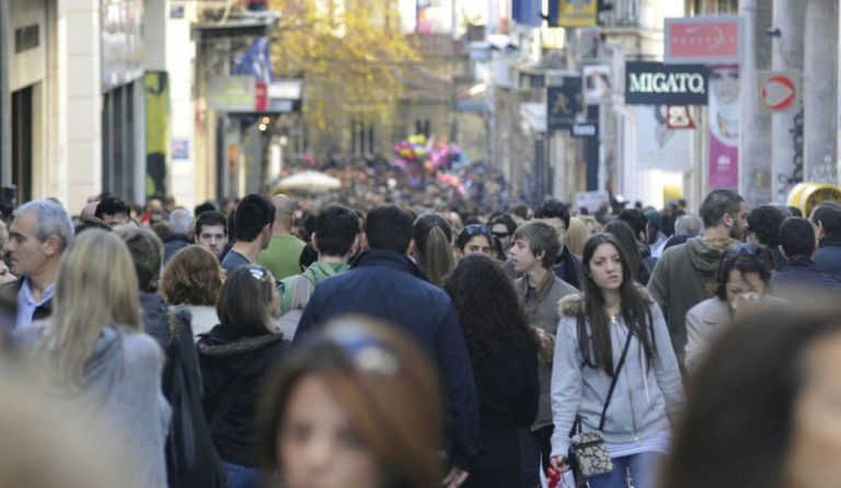 Ο πληθυσμός της Ελλάδας συρρικνώνεται λόγω της οικονομικής κρίσης
