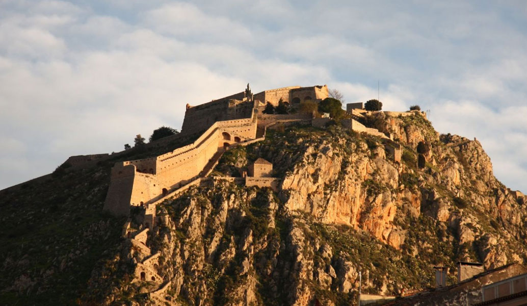 Ναύπλιο: Ελλιπής ο φωτισμός στο Παλαμήδι – Παρέμβαση του δήμου