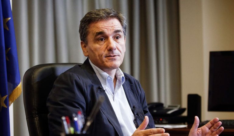 Τετ-α-τετ Τσακαλώτου – Πάιατ στο υπουργείο Οικονομικών