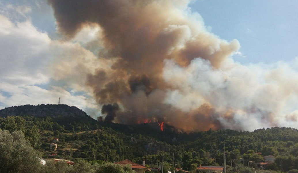 Απίστευτο: Ο καπνός από τη φωτιά στην Αττική έφθασε μέχρι το Λιβυκό Πέλαγος (vid)