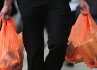 Με χρέωση τριών λεπτών οι πλαστικές σακούλες από το 2018