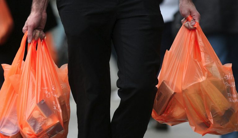 Με χρέωση τριών λεπτών οι πλαστικές σακούλες από το 2018