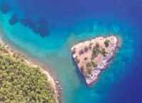 Γνωρίζατε ότι στην Κορινθία υπάρχει το νησί των βρυκολάκων; (vid)