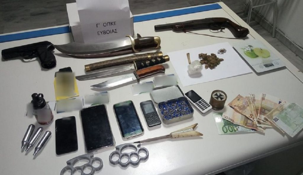 Συνελήφθη ζευγάρι με κοκαΐνη και όπλα σε πλοίο για την Αιδηψό
