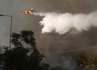Καμένη γη ο Κάλαμος – Μάχη με τις φλόγες στο Βαρνάβα (pics&vids)