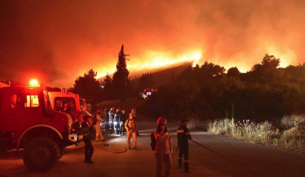 Πολιτική αντιπαράθεση με φόντο τα καταστροφικά πύρινα μέτωπα