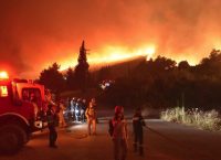 Πολιτική αντιπαράθεση με φόντο τα καταστροφικά πύρινα μέτωπα