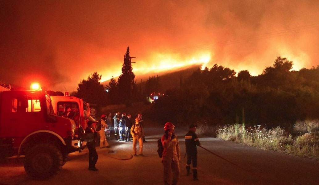 Πολιτική αντιπαράθεση με φόντο τα καταστροφικά πύρινα μέτωπα