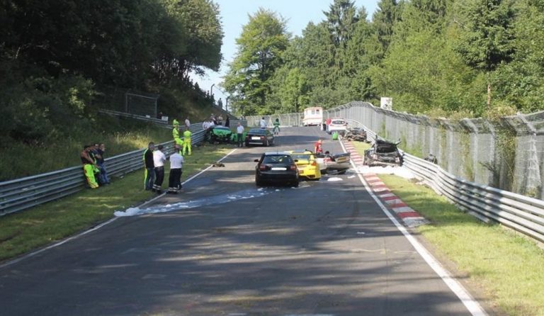 Kαραμπόλα στην πίστα του Nurburgring με δέκα τραυματίες