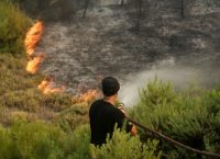 (upd) Στις φλόγες Καπανδρίτι, Κάλαμος – Συνεχίζεται η μάχη με τις φλόγες (pics)
