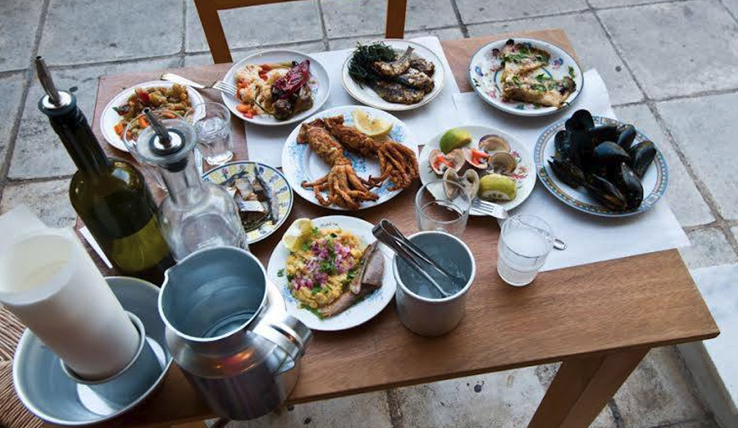 Τα γαστρονομικά έθιμα και οι παραδόσεις τον Δεκαπενταύγουστο