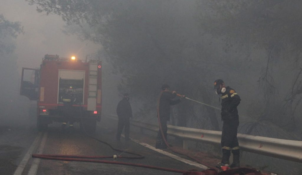Πυροσβεστική: Κρίσιμη η σημερινή μέρα για τη μεγάλη φωτιά στην Αττική
