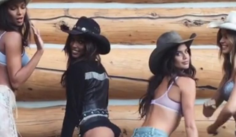 Η Σάρα Σαμπάιο με τις φίλες της μοιράζουν.. εγκεφαλικά