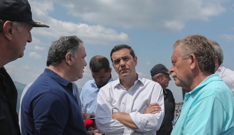 Δεν επέτρεψαν σε δημοσιογράφους από Σκάι και Ant1 να καλύψουν την επίσκεψη Τσίπρα στα καμένα