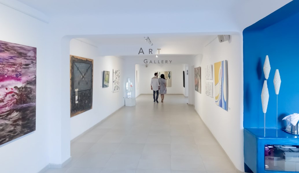 Η δυναμική παρουσία του #Rest@rt στη Σαντορίνη συνεχίζεται με την ομαδική έκθεση ζωγραφικής «THINK OF ME»