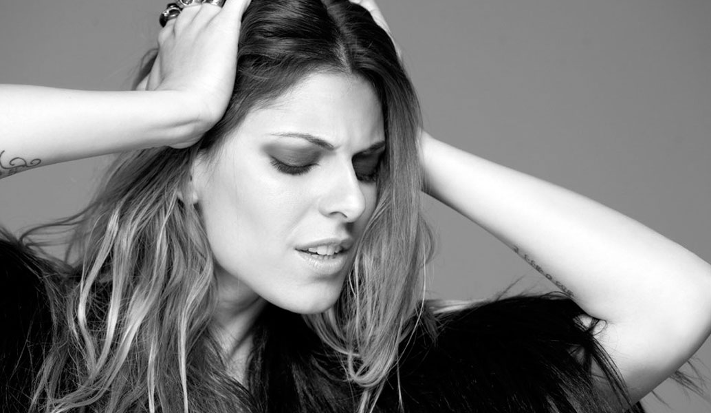 Η Angelika Dusk στο café του Νομισματικού Μουσείου