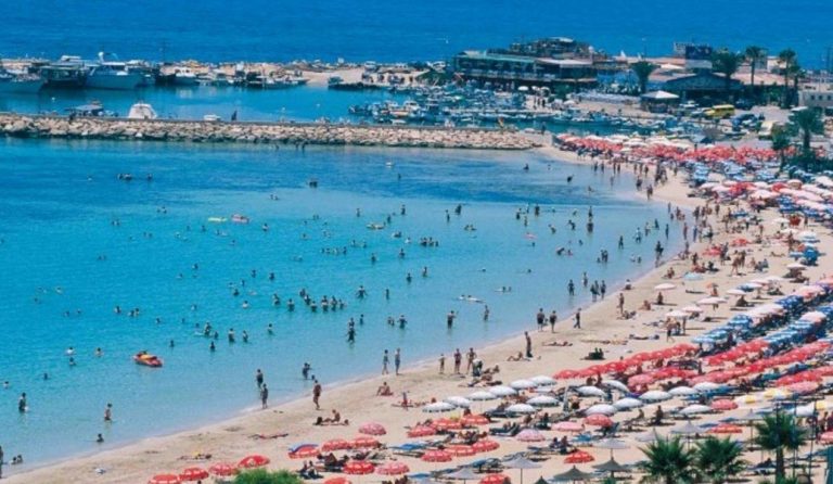 Σπάνε όλα τα ρεκόρ οι αφίξεις τουριστών στην Κύπρο