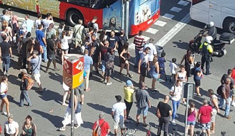 Συγκλονίζουν οι μαρτυρίες από την Βαρκελώνη: “Όλοι άρχισαν να ουρλιάζουν”