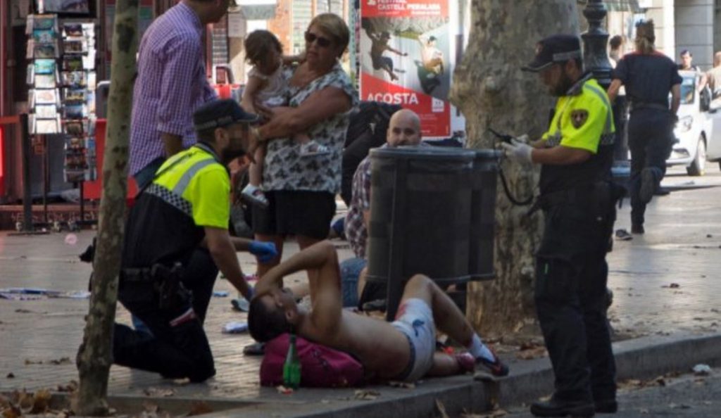 Γιούνκερ: Ποτέ δε θα φοβηθούμε από μια τέτοια βαρβαρότητα